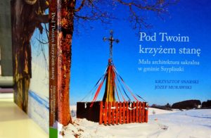 Na okładce krzyż przydrożny we wsi Jeziorki, 1912 r.