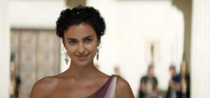 Irina Shayk jako Megara.