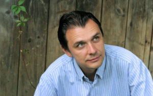 Na zdj. Mikołaj Górecki (fot. Mariusz Makowski, źródło: mikolajgorecki.pl).