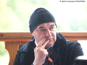 Dyrygent Marek Moś.