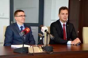 Na zdj. Rafał Peszka, prezes PNTPW i Łukasz Kurzyna, zastępca prezydenta Suwałk.