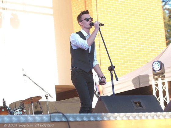 Ten Inches August&oacute;w