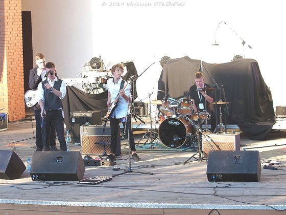 Ten Inches August&oacute;w